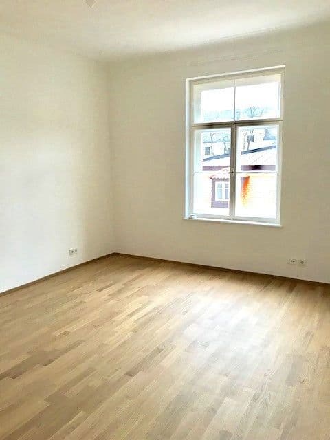 Prenájom bytu 3-izbový 93 m², München, Bavorsko Prenájom bytu 3-izbový 93 m², München, Bavorsko
