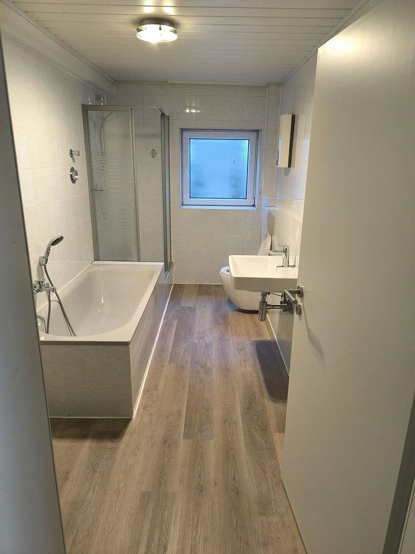 Prenájom bytu 3-izbový 95 m², Rheinbach, Severné Porýnie - Westfálsko Prenájom bytu 3-izbový 95 m², Rheinbach, Severné Porýnie - Westfálsko