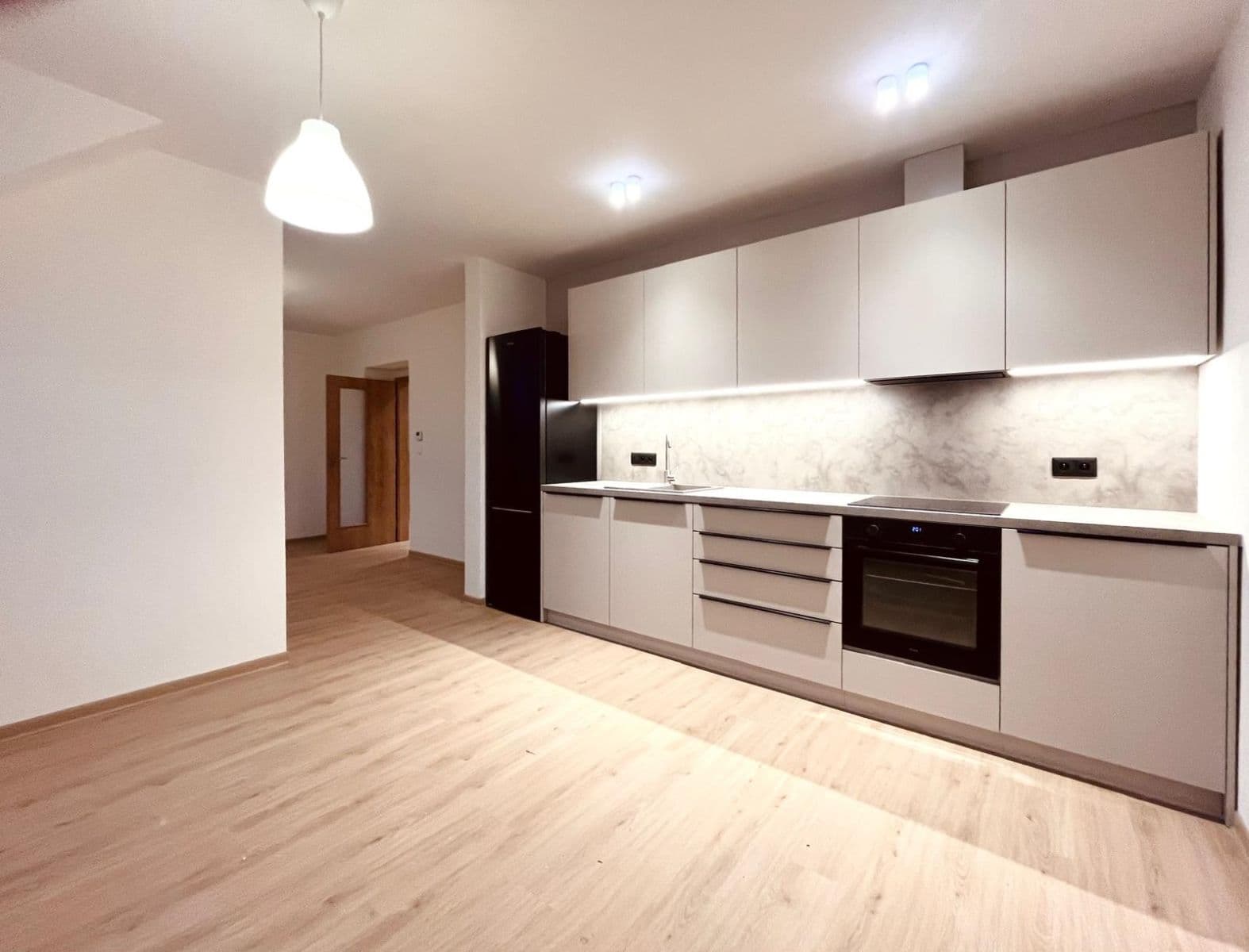 Prenájom bytu 2-izbový 63 m², Jugoslávských partyzánů, Praha, Praha Prenájom bytu 2-izbový 63 m², Jugoslávských partyzánů, Praha, Praha