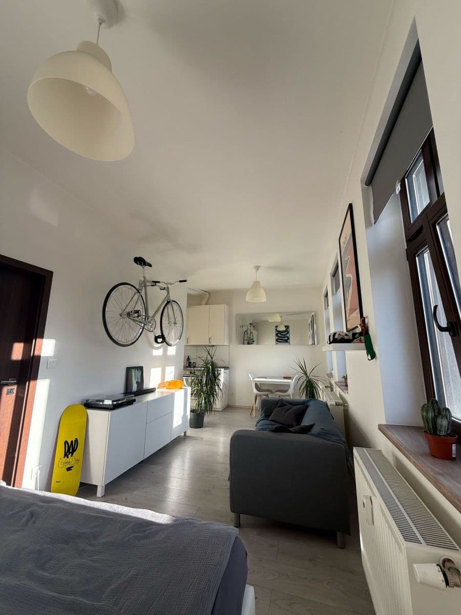 Prenájom bytu 1-izbový 34 m², Jankovcova, Praha, Praha Prenájom bytu 1-izbový 34 m², Jankovcova, Praha, Praha