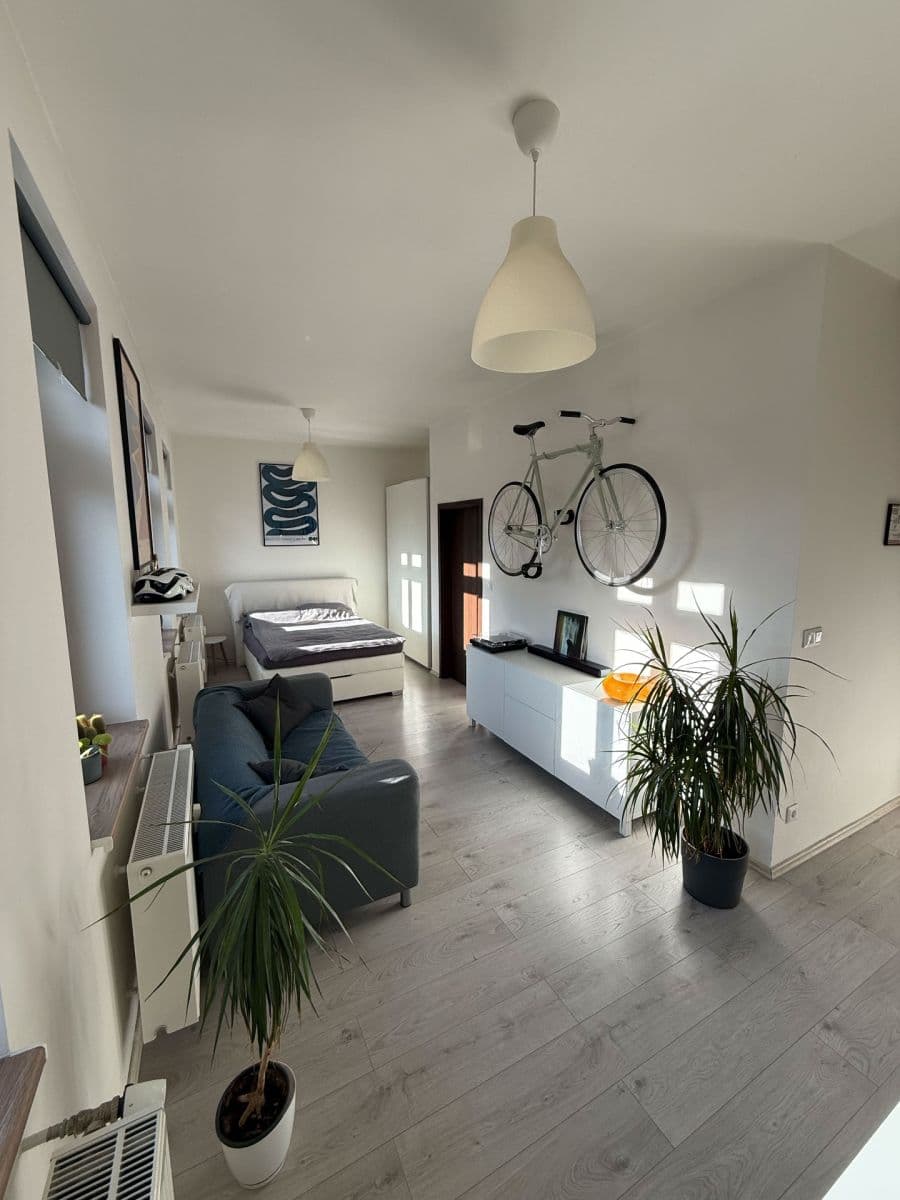 Prenájom bytu 1-izbový 34 m², Jankovcova, Praha, Praha Prenájom bytu 1-izbový 34 m², Jankovcova, Praha, Praha