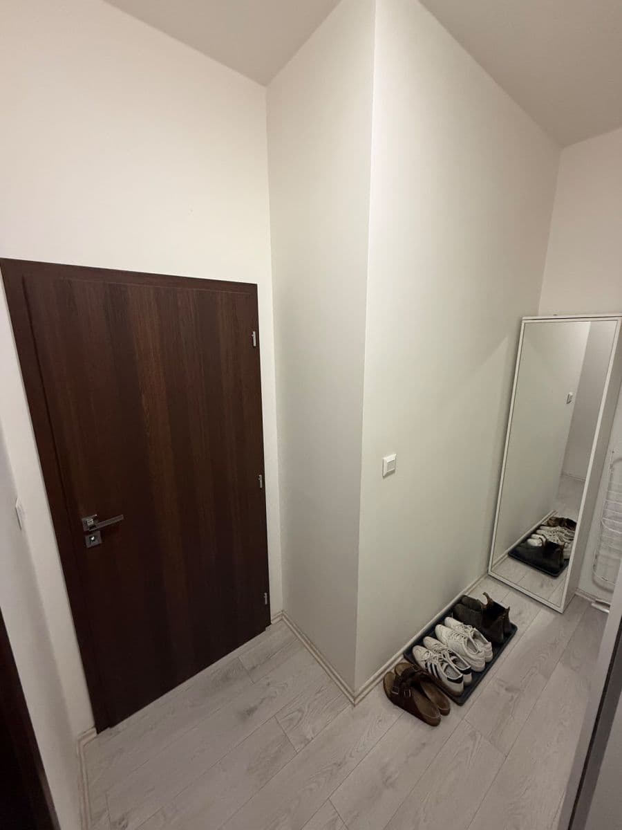 Prenájom bytu 1-izbový 34 m², Jankovcova, Praha, Praha Prenájom bytu 1-izbový 34 m², Jankovcova, Praha, Praha