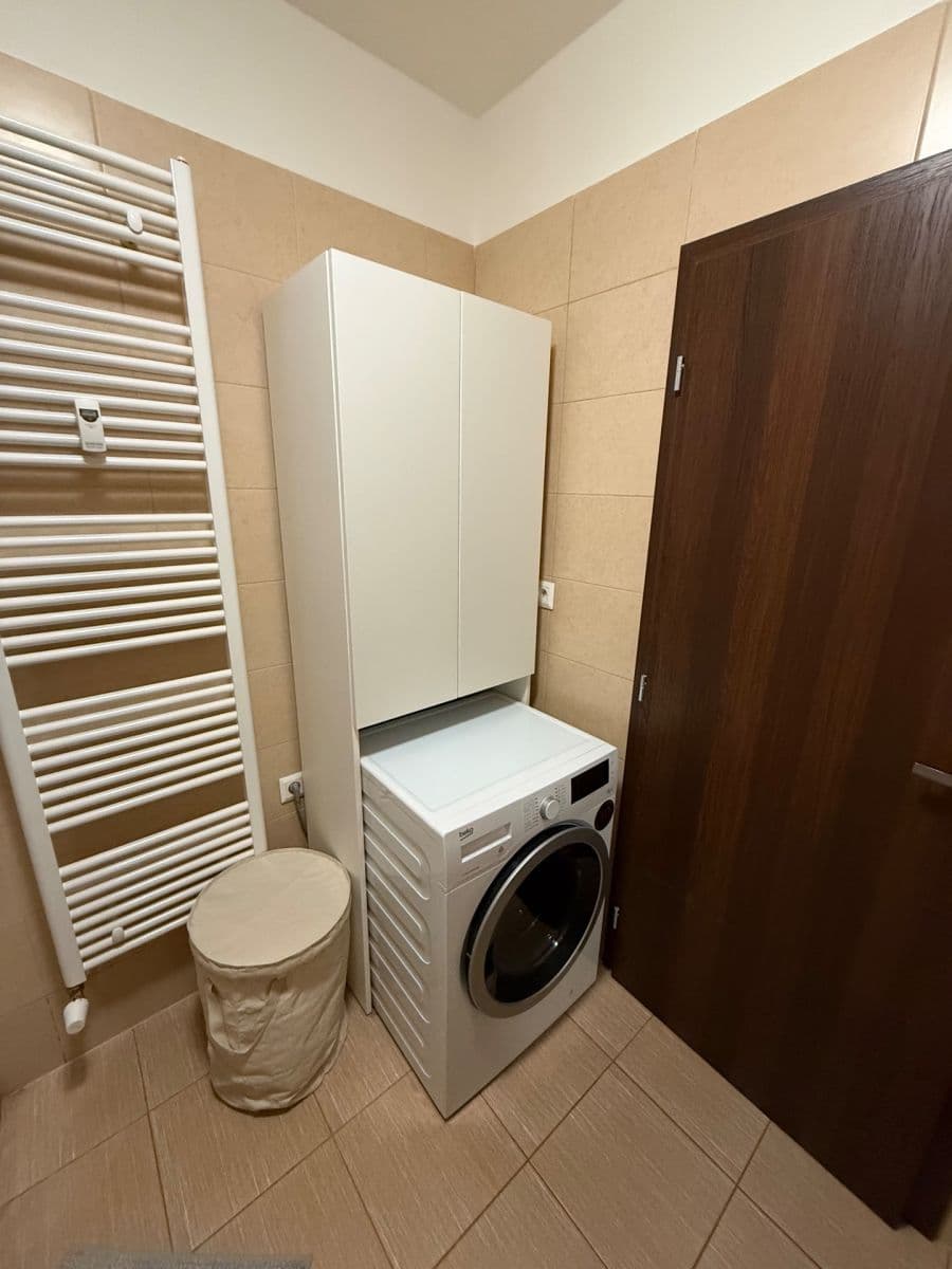 Prenájom bytu 1-izbový 34 m², Jankovcova, Praha, Praha Prenájom bytu 1-izbový 34 m², Jankovcova, Praha, Praha