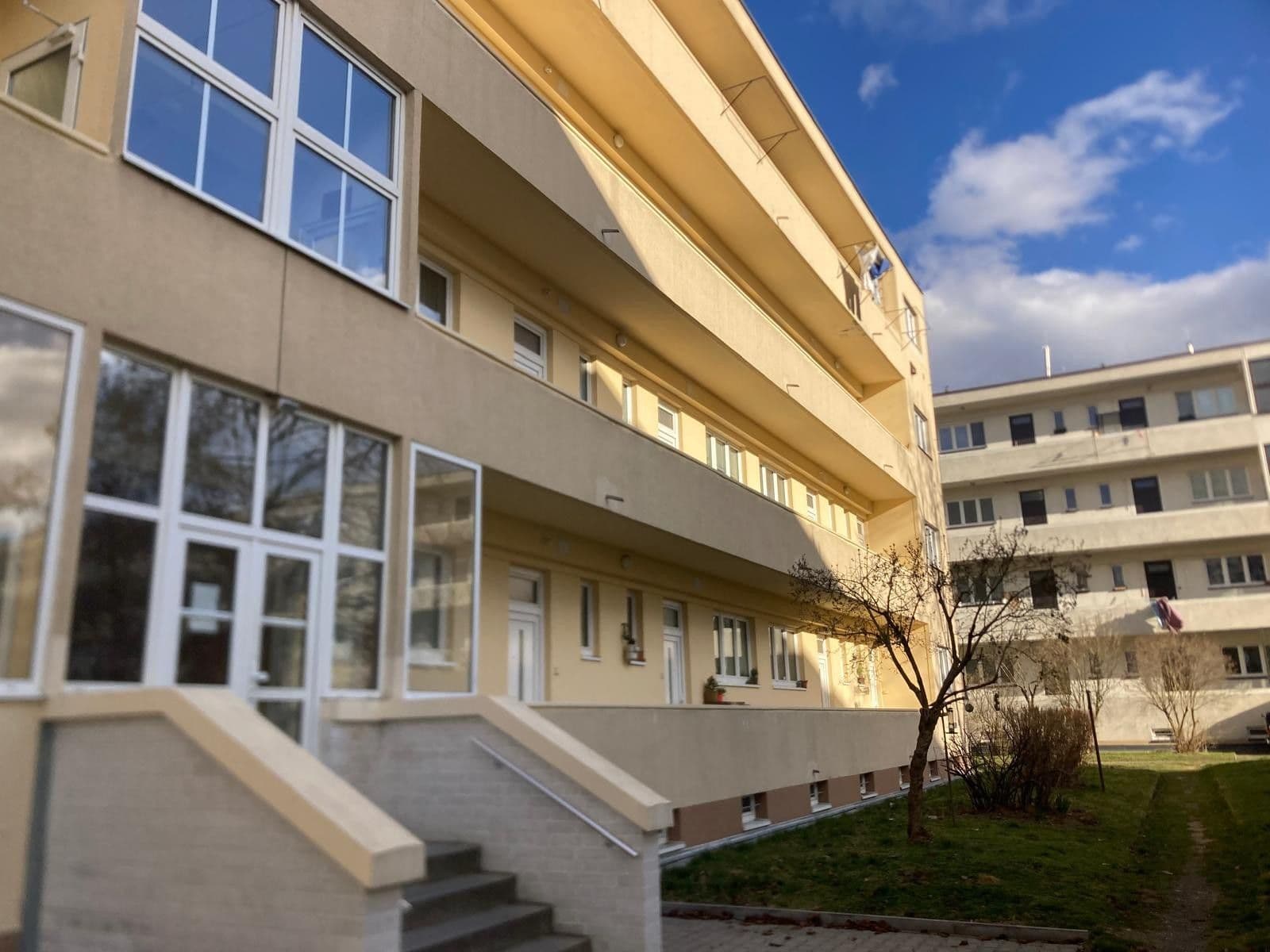 Prenájom bytu 2-izbový 45 m², Neveklovská, Praha, Praha Prenájom bytu 2-izbový 45 m², Neveklovská, Praha, Praha