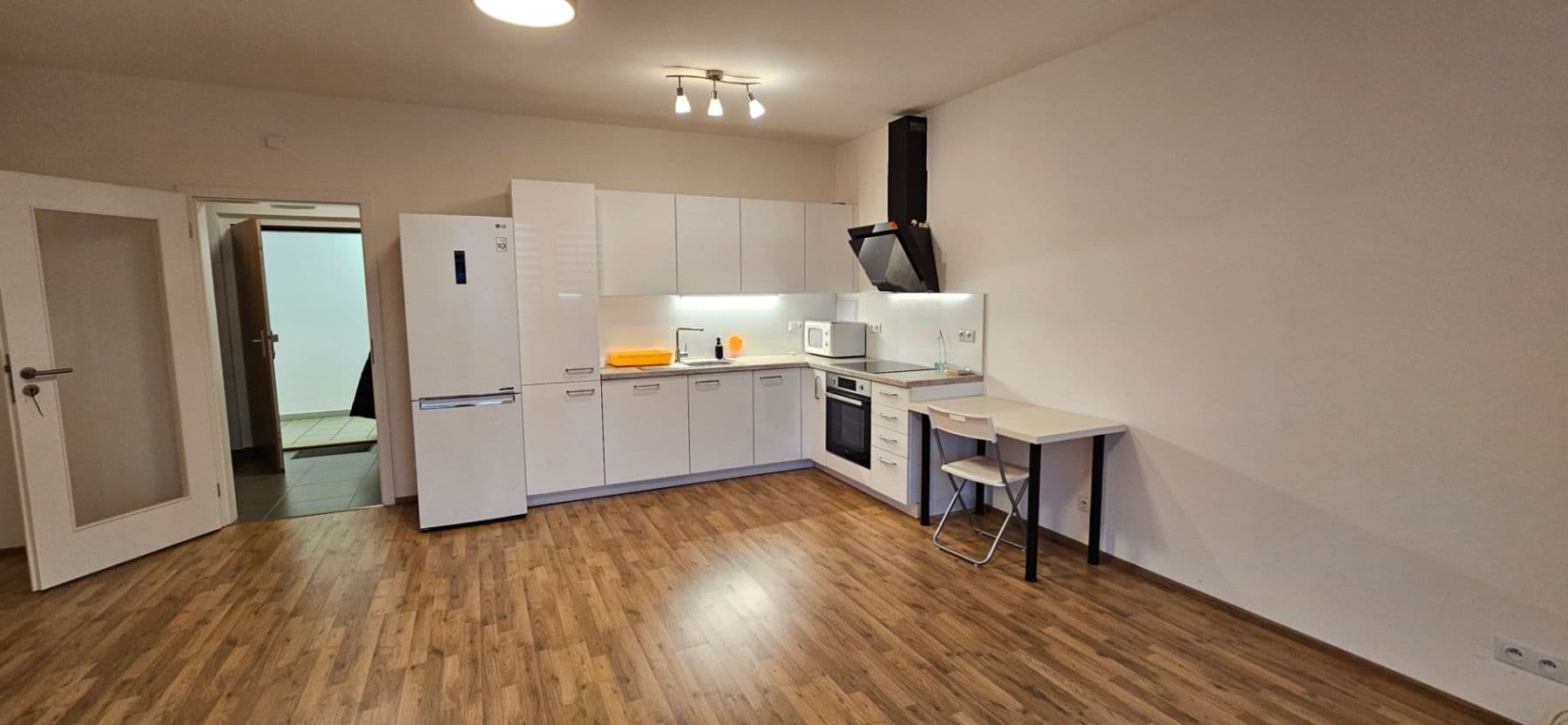 Prenájom bytu 1-izbový 50 m², Velvarská, Horoměřice, Středočeský kraj Prenájom bytu 1-izbový 50 m², Velvarská, Horoměřice, Středočeský kraj