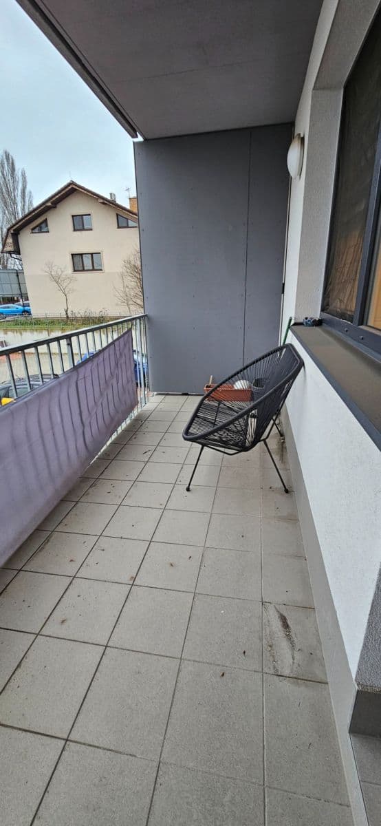 Prenájom bytu 1-izbový 50 m², Velvarská, Horoměřice, Středočeský kraj Prenájom bytu 1-izbový 50 m², Velvarská, Horoměřice, Středočeský kraj