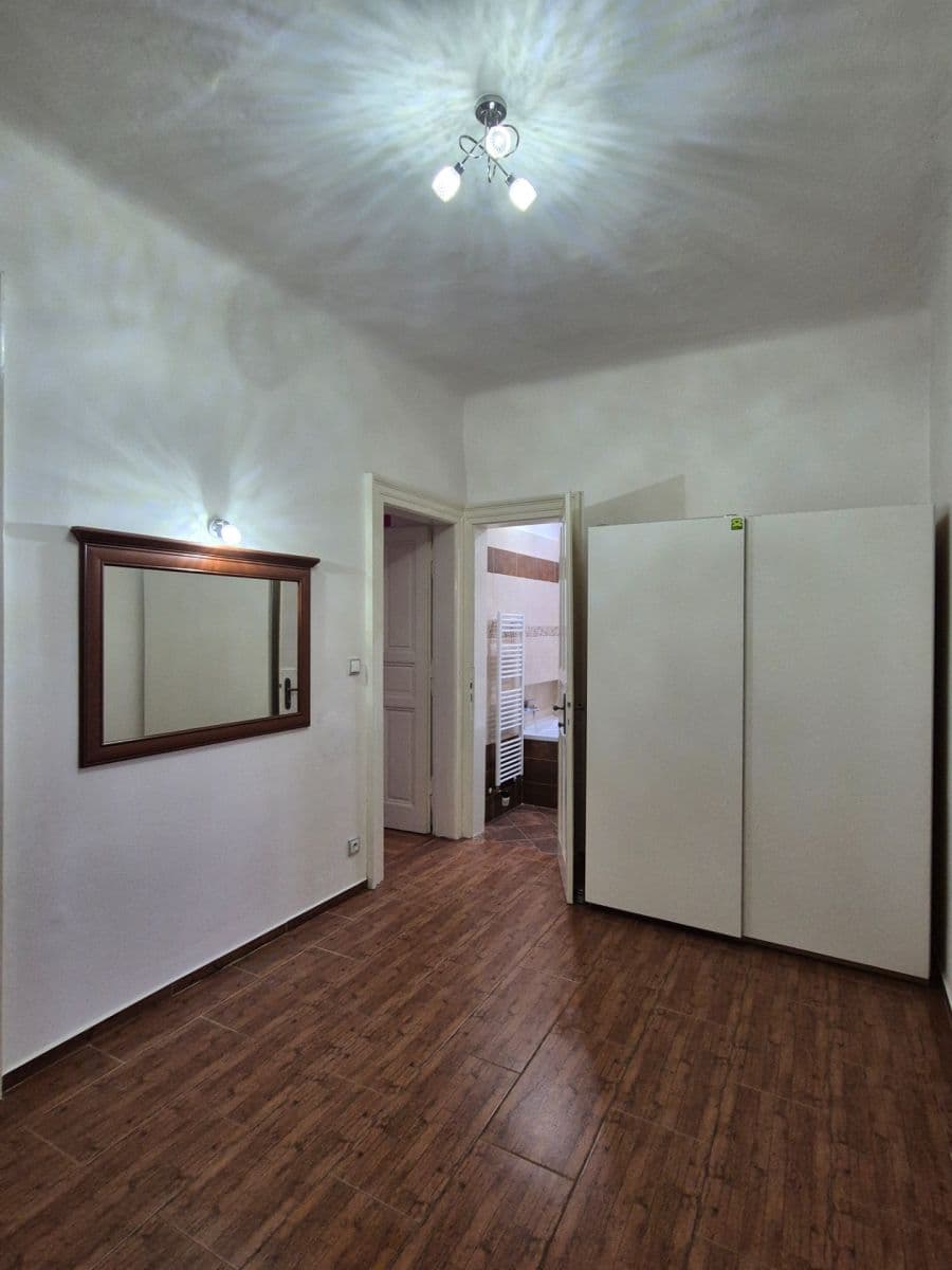 Prenájom bytu 3-izbový 100 m², Šumavská, Praha, Praha Prenájom bytu 3-izbový 100 m², Šumavská, Praha, Praha