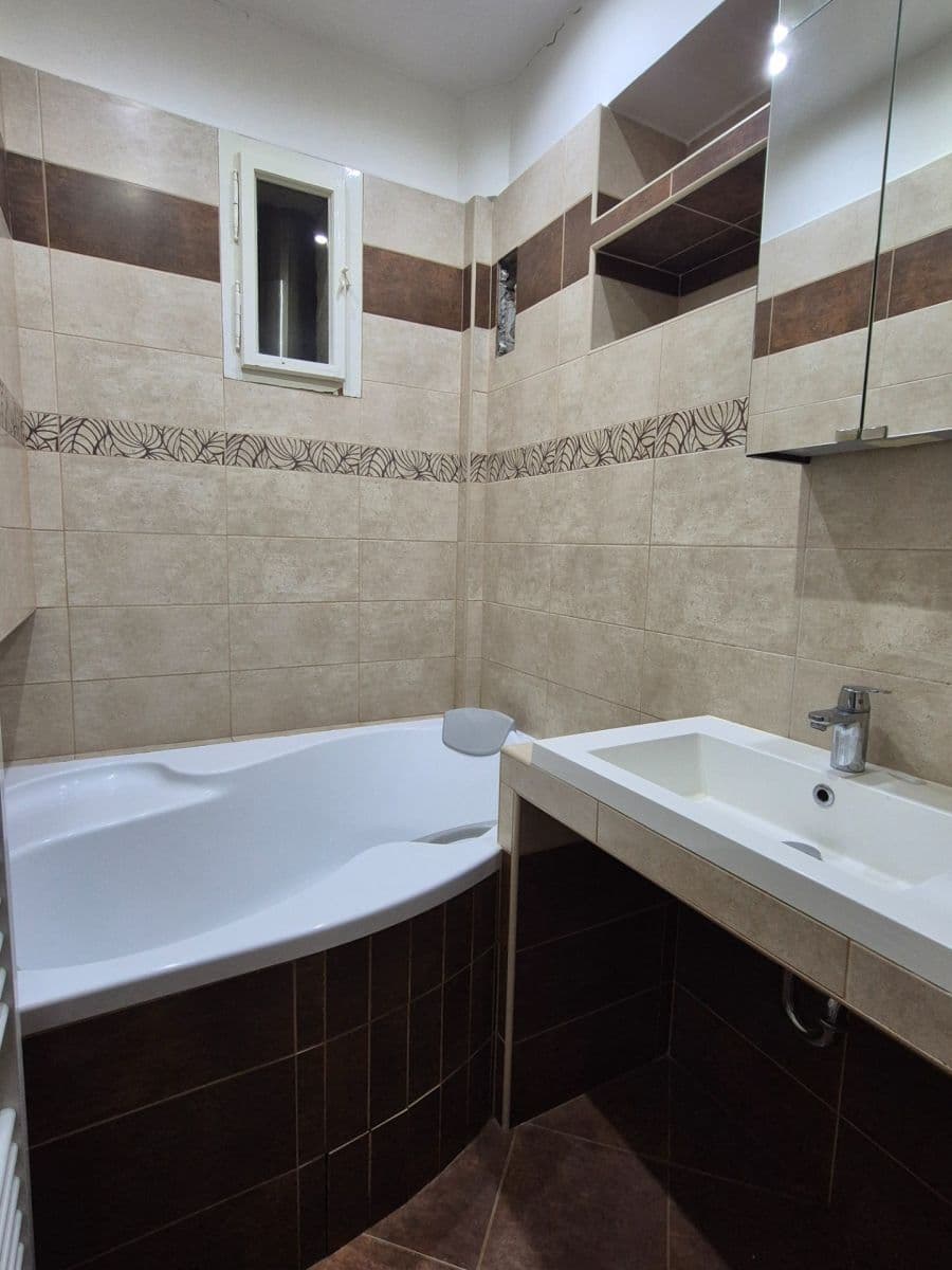 Prenájom bytu 3-izbový 100 m², Šumavská, Praha, Praha Prenájom bytu 3-izbový 100 m², Šumavská, Praha, Praha