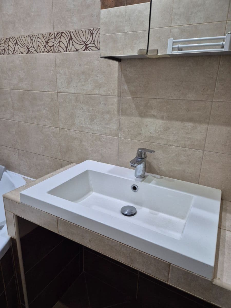 Prenájom bytu 3-izbový 100 m², Šumavská, Praha, Praha Prenájom bytu 3-izbový 100 m², Šumavská, Praha, Praha