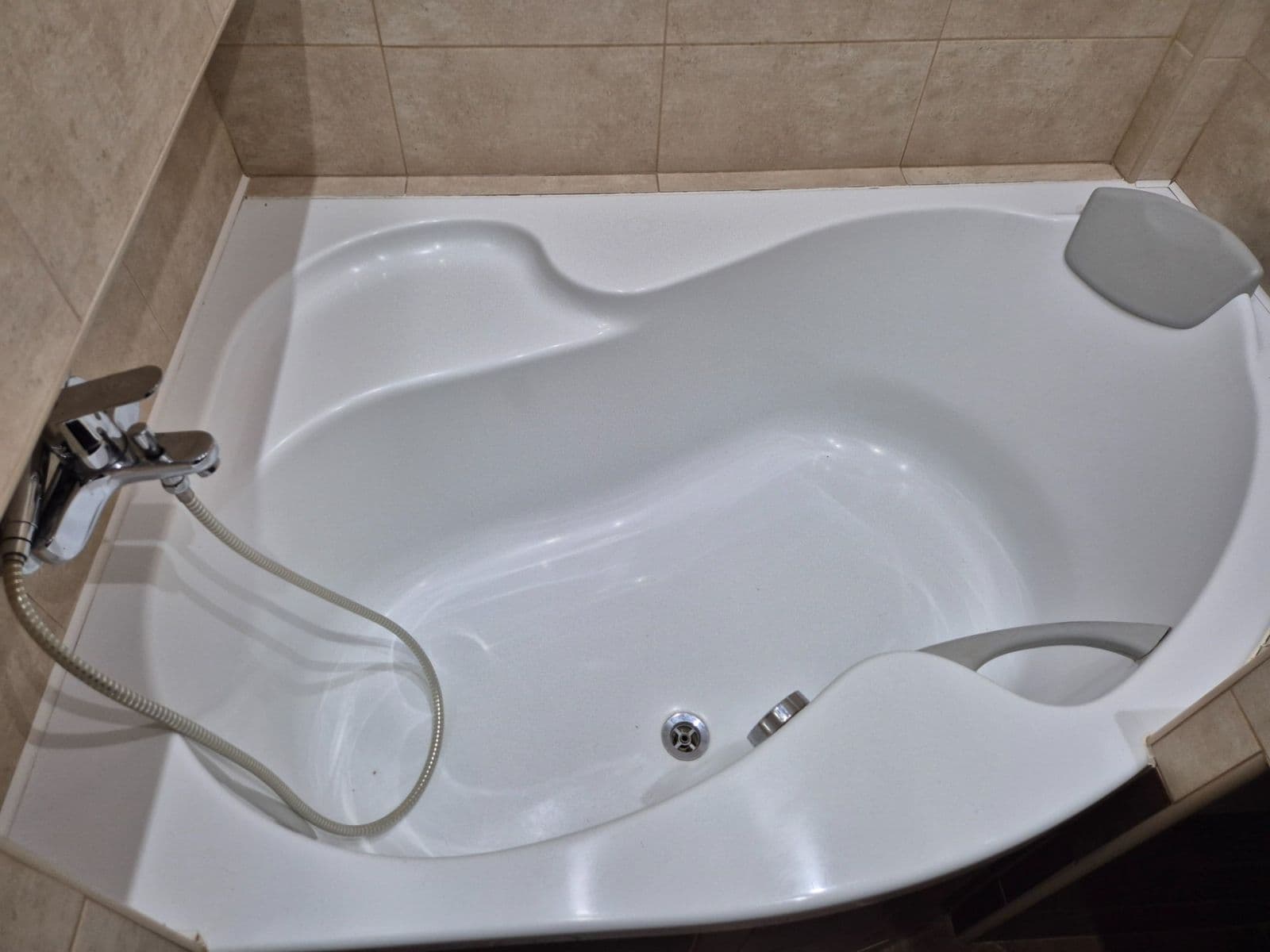 Prenájom bytu 3-izbový 100 m², Šumavská, Praha, Praha Prenájom bytu 3-izbový 100 m², Šumavská, Praha, Praha