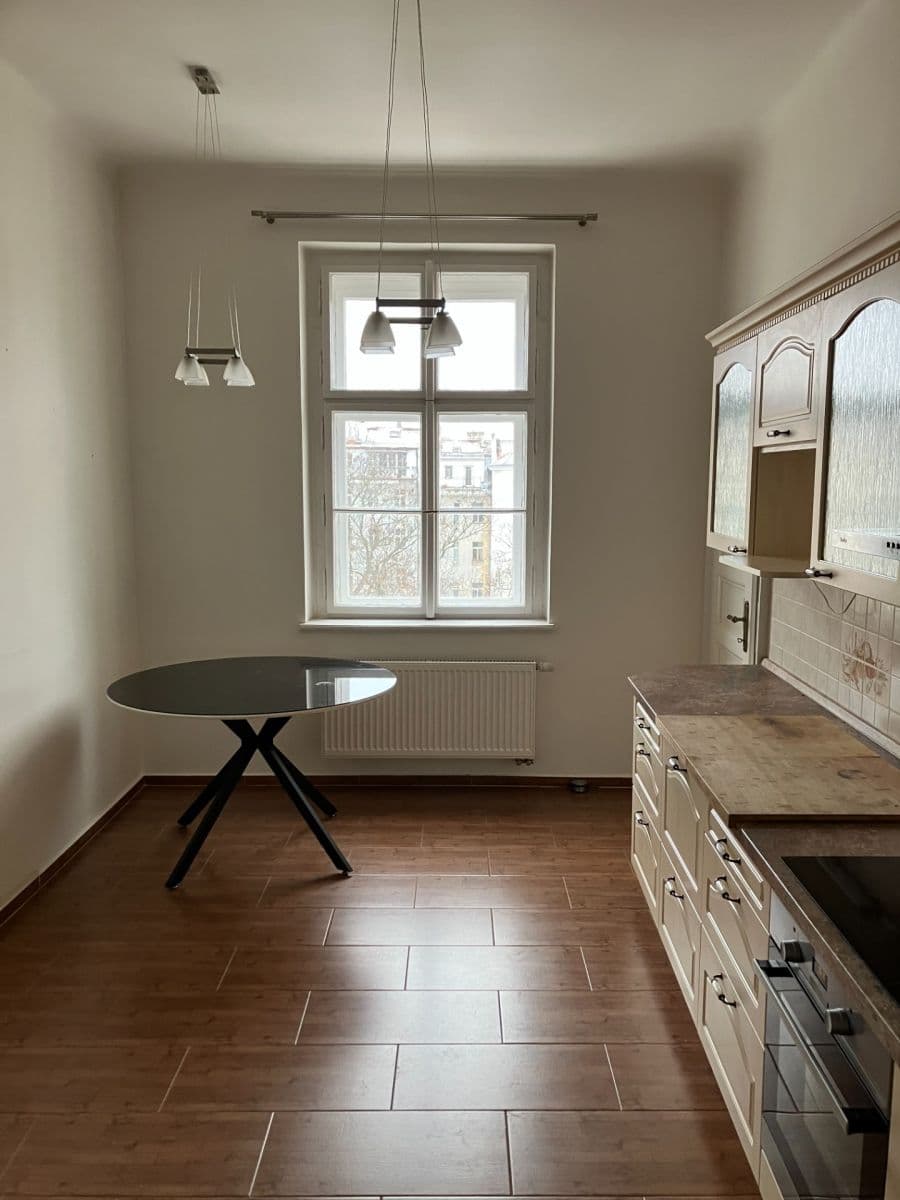 Prenájom bytu 3-izbový 100 m², Šumavská, Praha, Praha Prenájom bytu 3-izbový 100 m², Šumavská, Praha, Praha