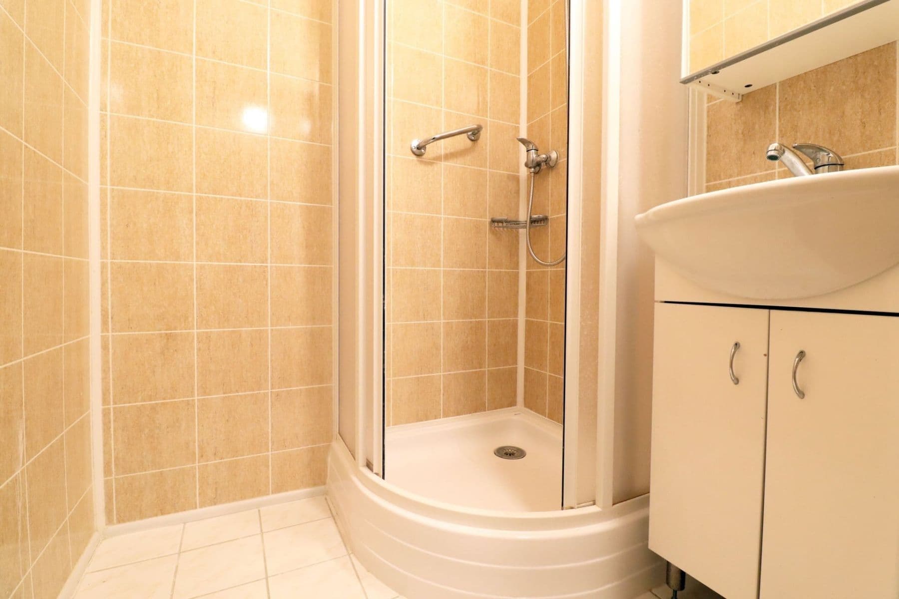 Prenájom bytu 2-izbový 55 m², náměstí Na Balabence, Praha, Praha Prenájom bytu 2-izbový 55 m², náměstí Na Balabence, Praha, Praha