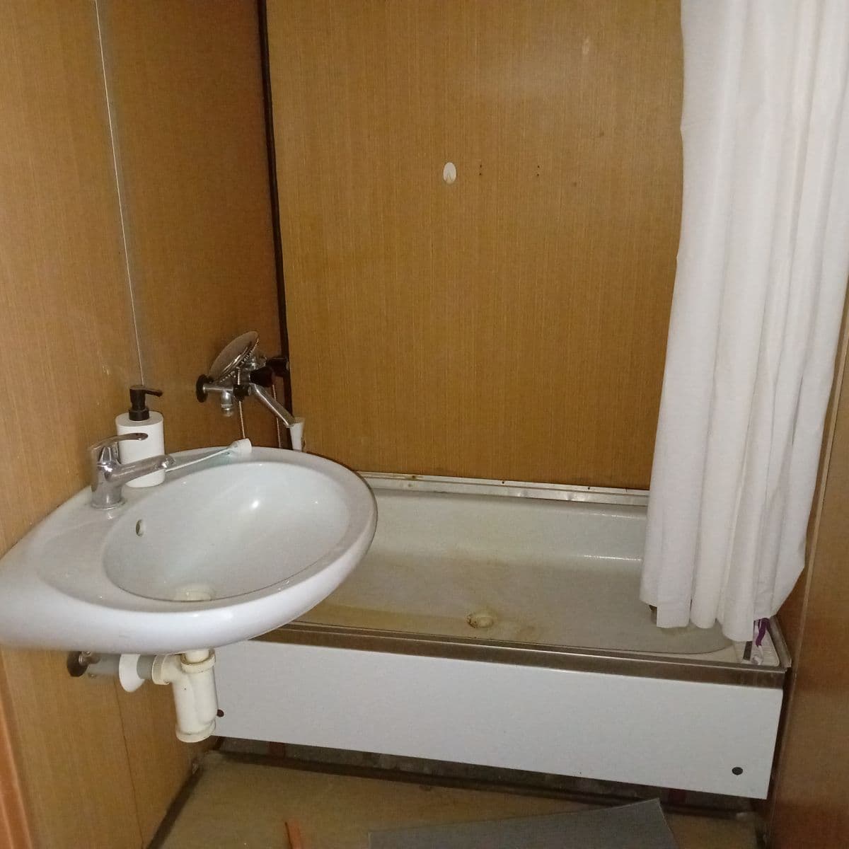 Prenájom nebytového priestoru 101 m², Českobratrská, Praha, Praha Prenájom nebytového priestoru 101 m², Českobratrská, Praha, Praha