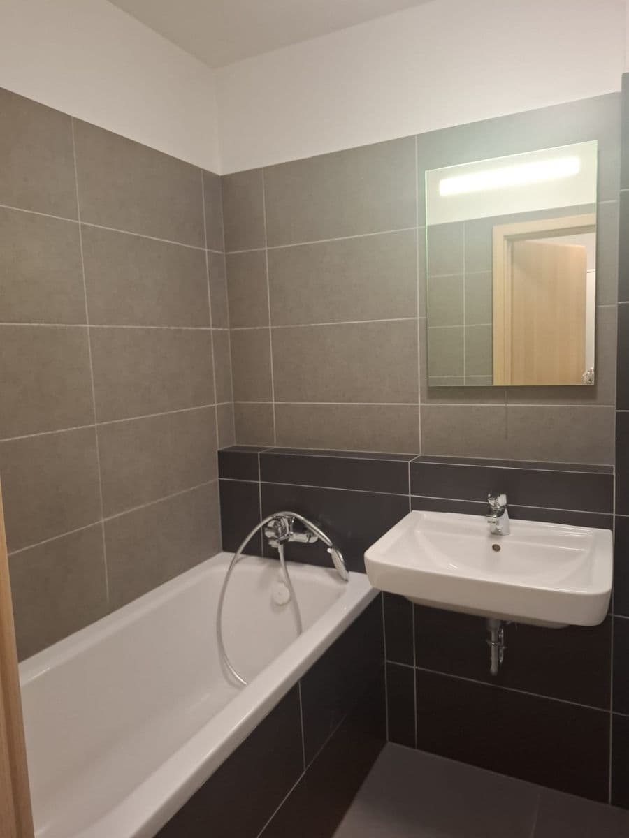 Prenájom bytu 1-izbový 34 m², Jabloňová, Moravany, Jihomoravský kraj Prenájom bytu 1-izbový 34 m², Jabloňová, Moravany, Jihomoravský kraj