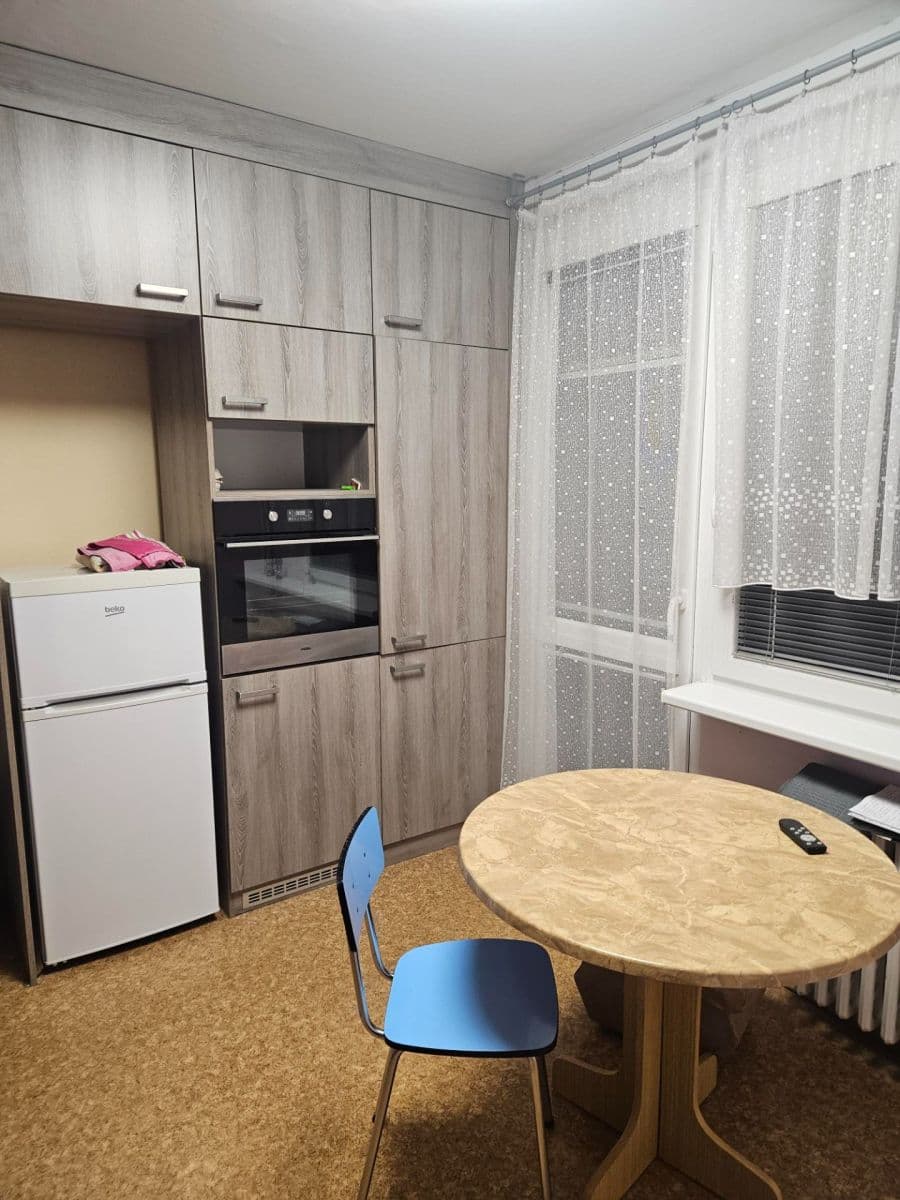 Prenájom bytu 3-izbový 71 m², Březhradská, Hradec Králové, Královéhradecký kraj Prenájom bytu 3-izbový 71 m², Březhradská, Hradec Králové, Královéhradecký kraj