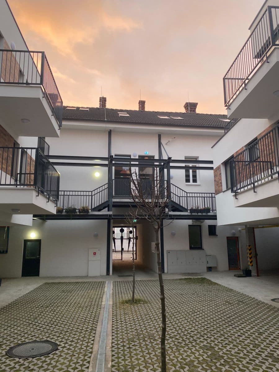 Prenájom bytu 2-izbový 58 m², Andreja Žarnova, Trnava, Trnavský kraj Prenájom bytu 2-izbový 58 m², Andreja Žarnova, Trnava, Trnavský kraj