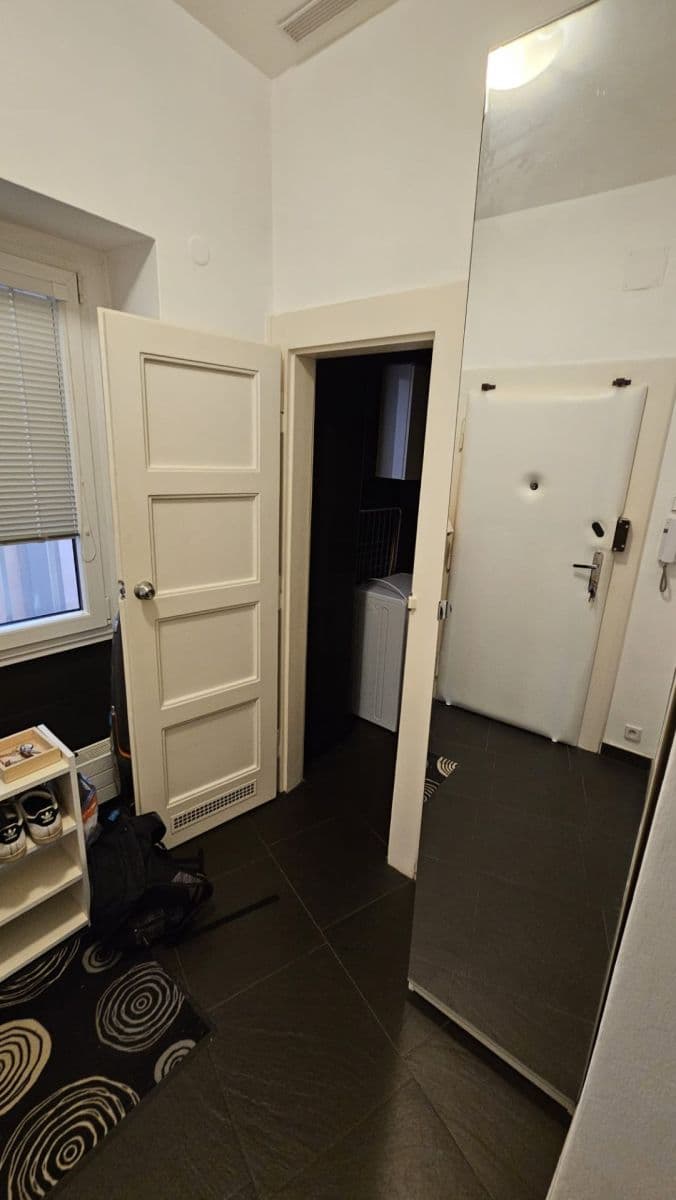 Prenájom bytu 2-izbový 39 m², Biskupcova, Praha, Praha Prenájom bytu 2-izbový 39 m², Biskupcova, Praha, Praha