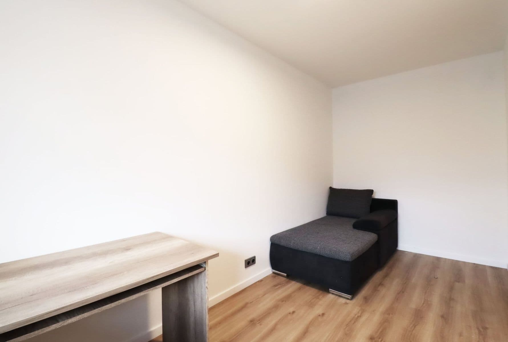 Prenájom bytu 4-izbový 82 m², Hněvkovského, Praha, Praha Prenájom bytu 4-izbový 82 m², Hněvkovského, Praha, Praha