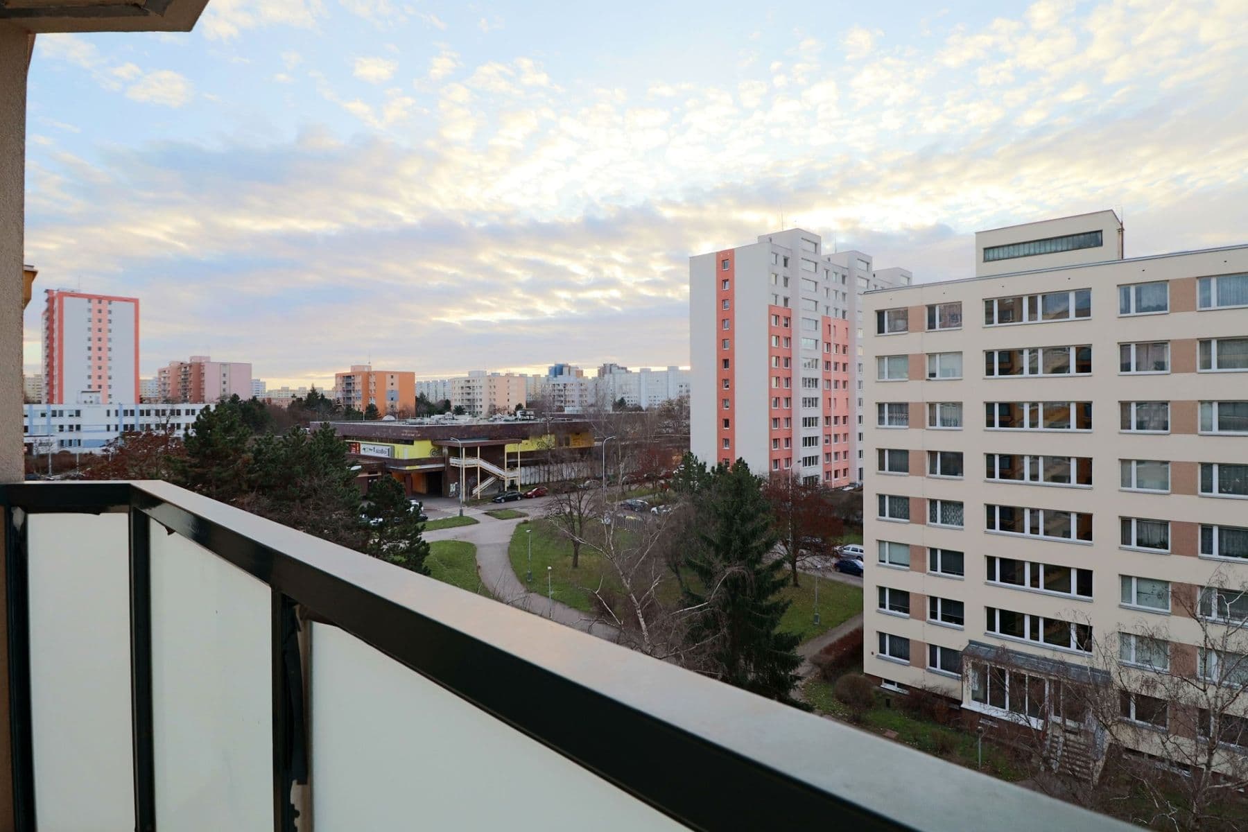 Prenájom bytu 4-izbový 82 m², Hněvkovského, Praha, Praha Prenájom bytu 4-izbový 82 m², Hněvkovského, Praha, Praha