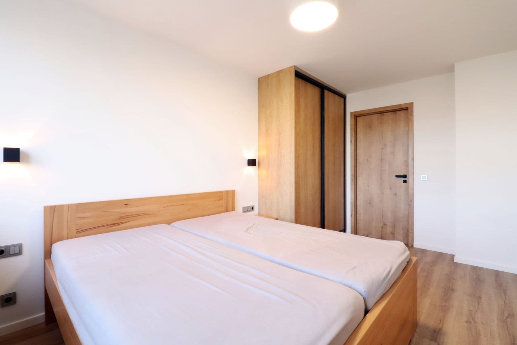 Prenájom bytu 4-izbový 82 m², Hněvkovského, Praha, Praha Prenájom bytu 4-izbový 82 m², Hněvkovského, Praha, Praha