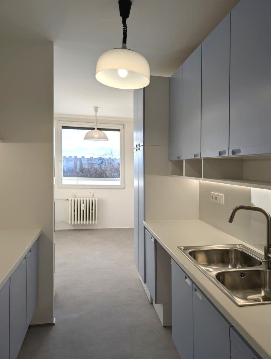 Prenájom bytu 4-izbový 107 m², Chalabalova, Praha, Praha Prenájom bytu 4-izbový 107 m², Chalabalova, Praha, Praha