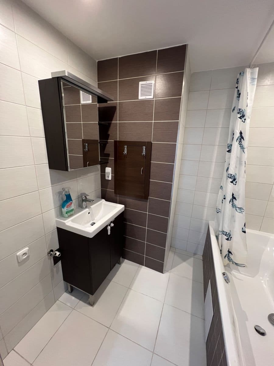 Prenájom bytu 3-izbový 71 m², Ostravská, Frýdek-Místek, Moravskoslezský kraj Prenájom bytu 3-izbový 71 m², Ostravská, Frýdek-Místek, Moravskoslezský kraj