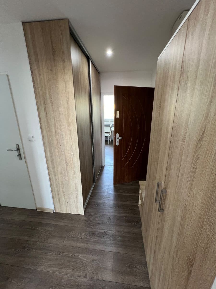 Prenájom bytu 3-izbový 71 m², Ostravská, Frýdek-Místek, Moravskoslezský kraj Prenájom bytu 3-izbový 71 m², Ostravská, Frýdek-Místek, Moravskoslezský kraj