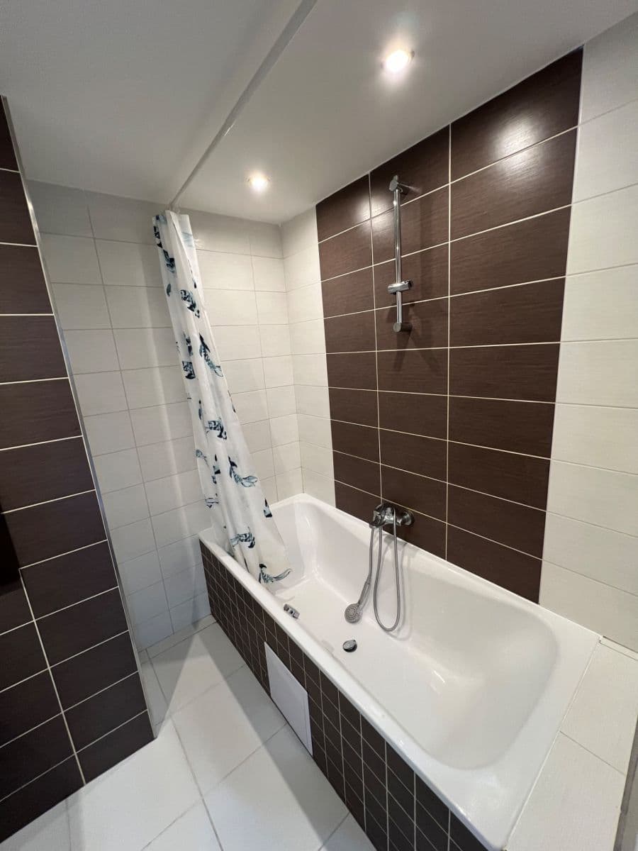 Prenájom bytu 3-izbový 71 m², Ostravská, Frýdek-Místek, Moravskoslezský kraj Prenájom bytu 3-izbový 71 m², Ostravská, Frýdek-Místek, Moravskoslezský kraj