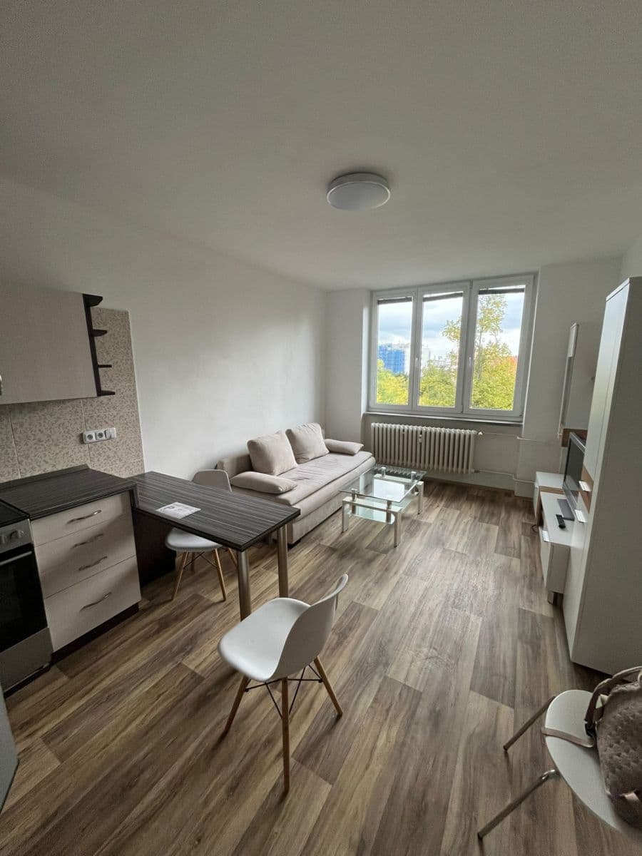 Prenájom bytu 2-izbový 37 m², Nedvězská, Praha, Praha Prenájom bytu 2-izbový 37 m², Nedvězská, Praha, Praha