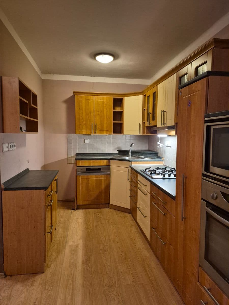 Prenájom bytu 3-izbový 66 m², Masarykova, Kolín, Středočeský kraj Prenájom bytu 3-izbový 66 m², Masarykova, Kolín, Středočeský kraj