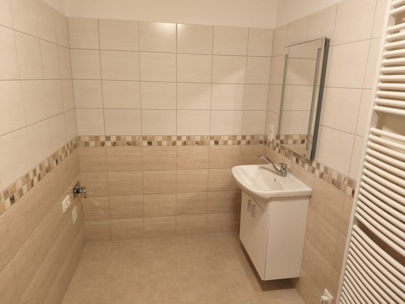 Prenájom bytu 1-izbový 48 m², P. Bezruče, Nová Paka, Královéhradecký kraj Prenájom bytu 1-izbový 48 m², P. Bezruče, Nová Paka, Královéhradecký kraj