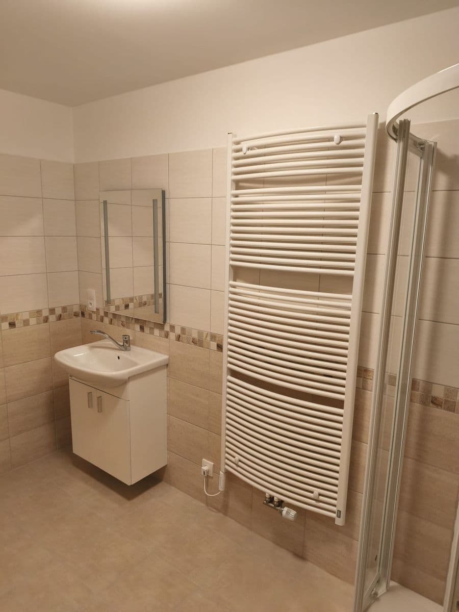 Prenájom bytu 1-izbový 48 m², P. Bezruče, Nová Paka, Královéhradecký kraj Prenájom bytu 1-izbový 48 m², P. Bezruče, Nová Paka, Královéhradecký kraj