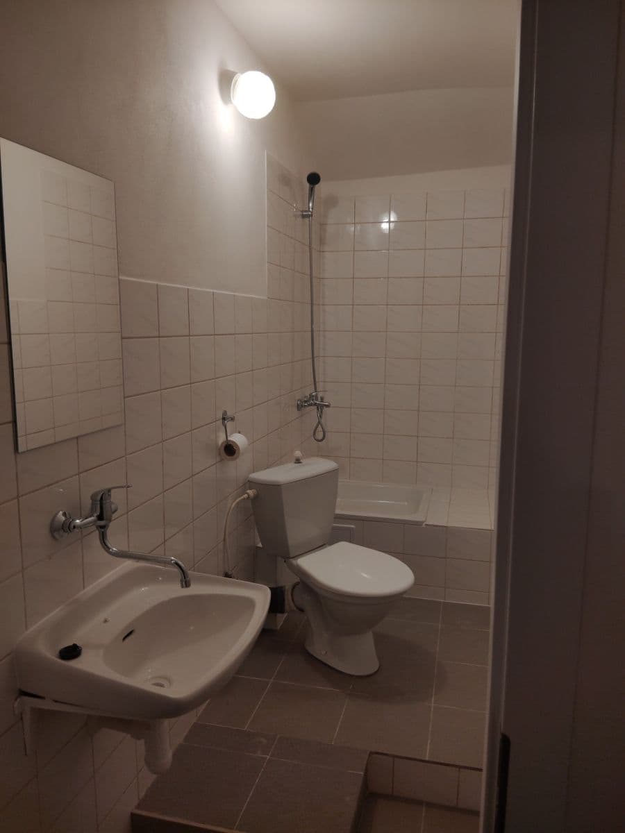 Prenájom kancelárie 110 m², Saratovská, Praha, Praha Prenájom kancelárie 110 m², Saratovská, Praha, Praha