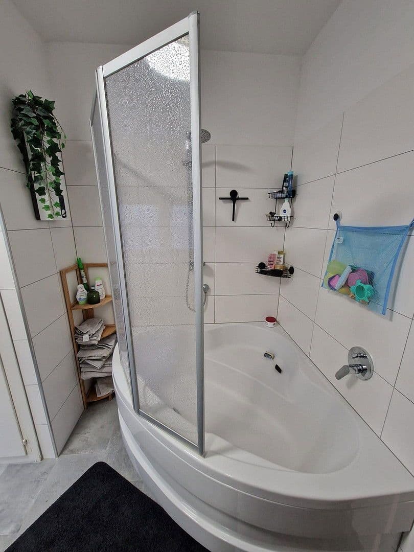 Prenájom bytu 4-izbový 109 m², Ebertstr. 93, Oberhausen, Severné Porýnie - Westfálsko Prenájom bytu 4-izbový 109 m², Ebertstr. 93, Oberhausen, Severné Porýnie - Westfálsko