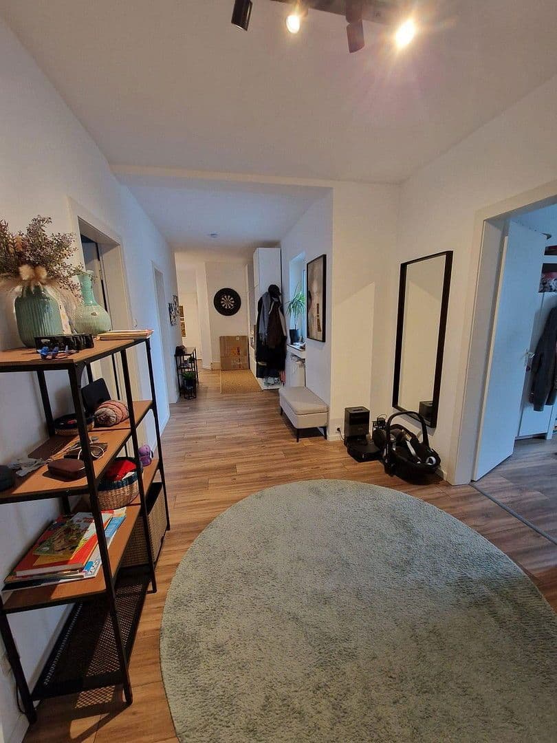 Prenájom bytu 4-izbový 109 m², Ebertstr. 93, Oberhausen, Severné Porýnie - Westfálsko Prenájom bytu 4-izbový 109 m², Ebertstr. 93, Oberhausen, Severné Porýnie - Westfálsko