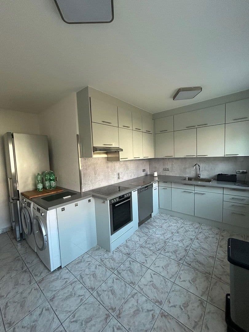 Predaj bytu 4-izbový 120 m², Karlsruhe, Bádensko-Wurttembersko Predaj bytu 4-izbový 120 m², Karlsruhe, Bádensko-Wurttembersko