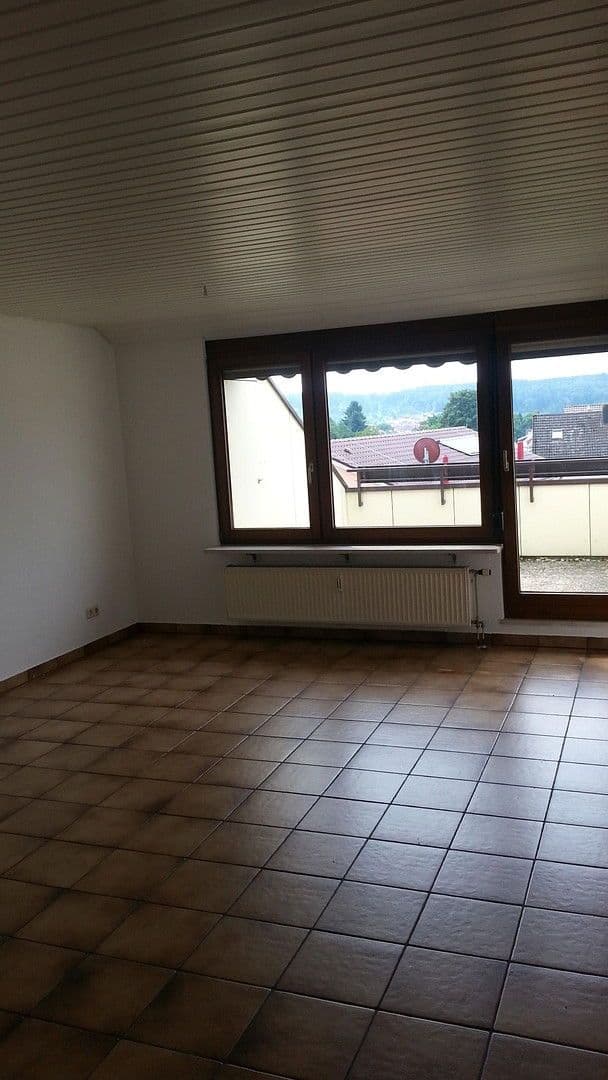 Prenájom bytu 3-izbový 74 m², Pforzheim, Bádensko-Wurttembersko Prenájom bytu 3-izbový 74 m², Pforzheim, Bádensko-Wurttembersko