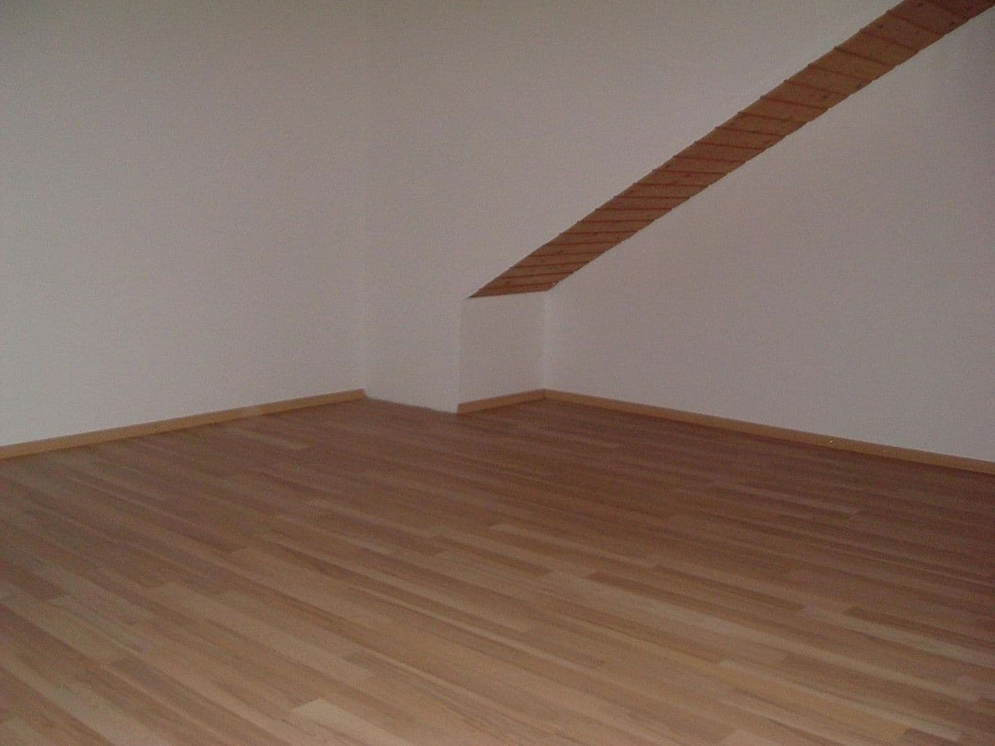 Prenájom bytu 3-izbový 74 m², Pforzheim, Bádensko-Wurttembersko Prenájom bytu 3-izbový 74 m², Pforzheim, Bádensko-Wurttembersko