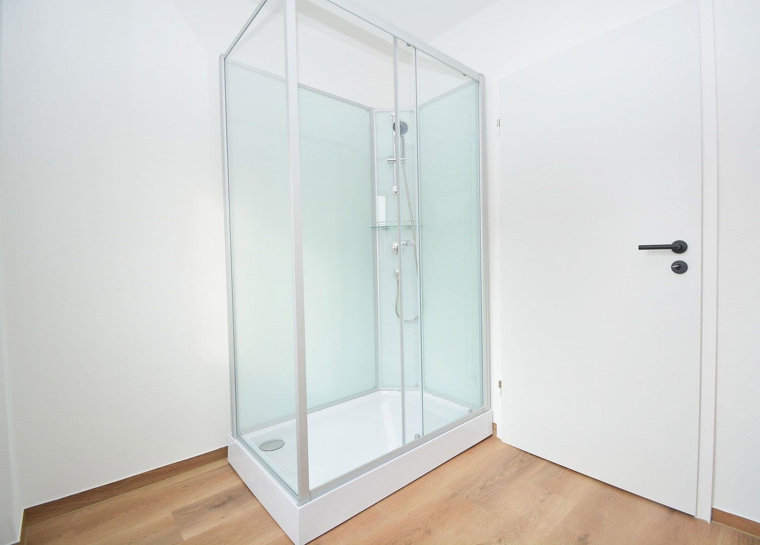 Predaj domu 122 m², pozemek 116 m², Hauptstraße 21, Ebersdorf b.Coburg, Bavorsko Predaj domu 122 m², pozemek 116 m², Hauptstraße 21, Ebersdorf b.Coburg, Bavorsko