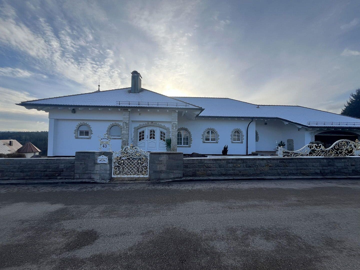 Predaj domu 400 m², pozemek 2.000 m², Birkenwaldstrasse 43, Fichtenau, Bádensko-Wurttembersko Predaj domu 400 m², pozemek 2.000 m², Birkenwaldstrasse 43, Fichtenau, Bádensko-Wurttembersko