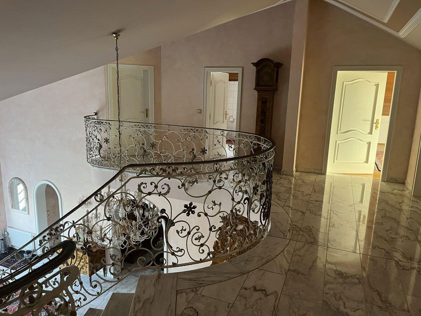 Predaj domu 400 m², pozemek 2.000 m², Birkenwaldstrasse 43, Fichtenau, Bádensko-Wurttembersko Predaj domu 400 m², pozemek 2.000 m², Birkenwaldstrasse 43, Fichtenau, Bádensko-Wurttembersko