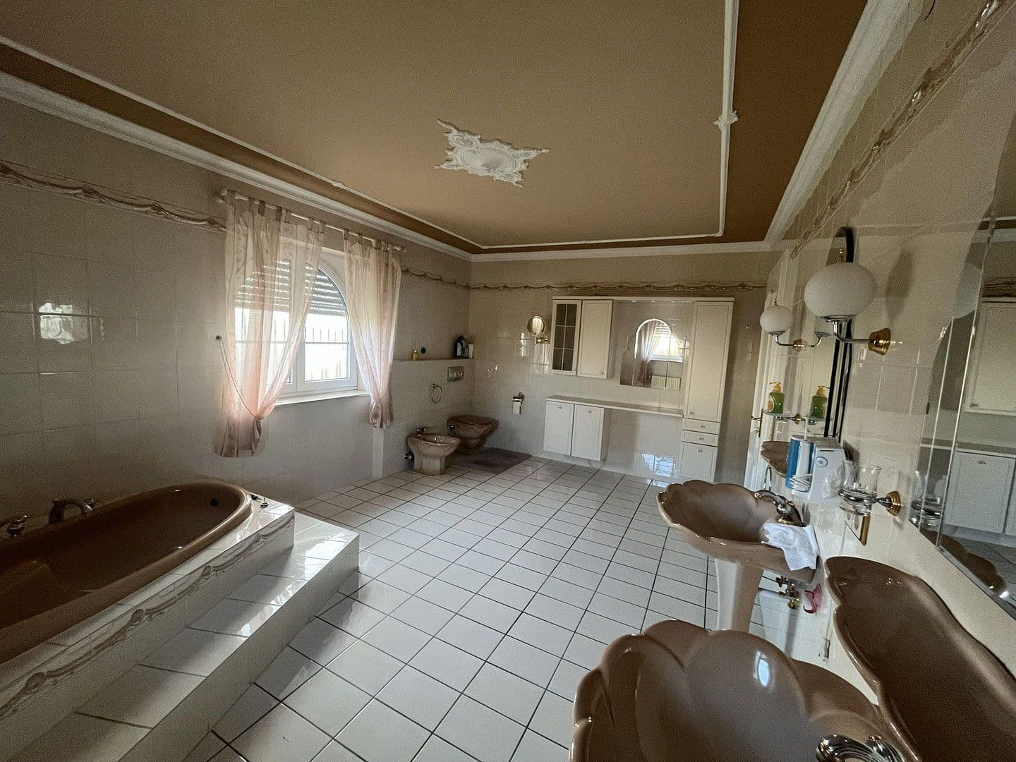 Predaj domu 400 m², pozemek 2.000 m², Birkenwaldstrasse 43, Fichtenau, Bádensko-Wurttembersko Predaj domu 400 m², pozemek 2.000 m², Birkenwaldstrasse 43, Fichtenau, Bádensko-Wurttembersko