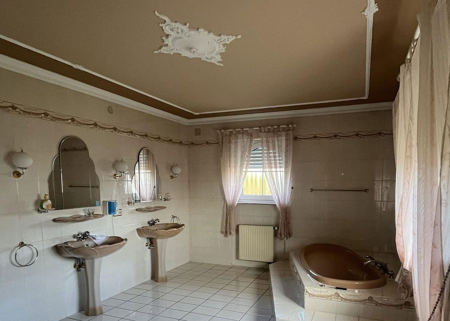 Predaj domu 400 m², pozemek 2.000 m², Birkenwaldstrasse 43, Fichtenau, Bádensko-Wurttembersko Predaj domu 400 m², pozemek 2.000 m², Birkenwaldstrasse 43, Fichtenau, Bádensko-Wurttembersko