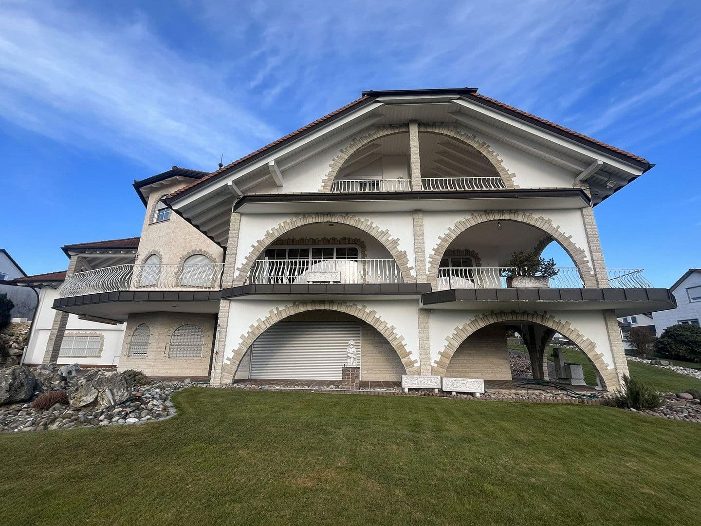 Predaj domu 400 m², pozemek 2.000 m², Birkenwaldstrasse 43, Fichtenau, Bádensko-Wurttembersko Predaj domu 400 m², pozemek 2.000 m², Birkenwaldstrasse 43, Fichtenau, Bádensko-Wurttembersko