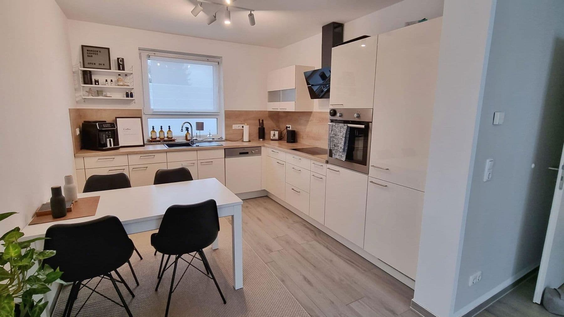 Predaj domu 450 m², pozemek 1.000 m², Ebsdorfergrund, Hesensko Predaj domu 450 m², pozemek 1.000 m², Ebsdorfergrund, Hesensko