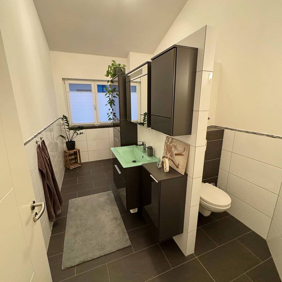 Prenájom bytu 3-izbový 100 m², Edenkoben, Porýnie-Falcko Prenájom bytu 3-izbový 100 m², Edenkoben, Porýnie-Falcko