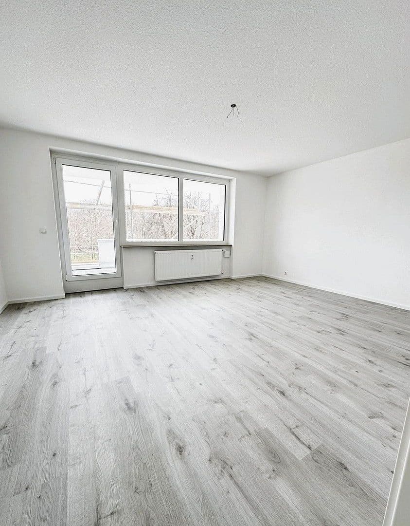 Prenájom bytu 4-izbový 136 m², Fichtestr. 40, Singen (Hohentwiel), Bádensko-Wurttembersko Prenájom bytu 4-izbový 136 m², Fichtestr. 40, Singen (Hohentwiel), Bádensko-Wurttembersko