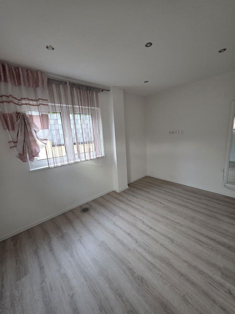 Predaj domu 167 m², pozemek 603 m², Niedereschach, Bádensko-Wurttembersko Predaj domu 167 m², pozemek 603 m², Niedereschach, Bádensko-Wurttembersko