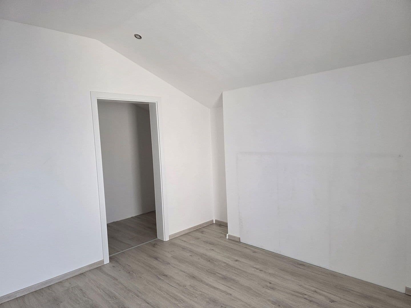 Predaj domu 167 m², pozemek 603 m², Niedereschach, Bádensko-Wurttembersko Predaj domu 167 m², pozemek 603 m², Niedereschach, Bádensko-Wurttembersko