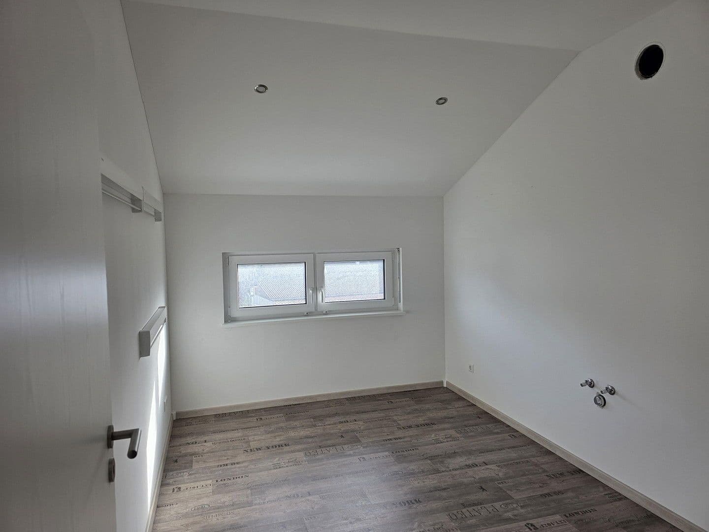 Predaj domu 167 m², pozemek 603 m², Niedereschach, Bádensko-Wurttembersko Predaj domu 167 m², pozemek 603 m², Niedereschach, Bádensko-Wurttembersko